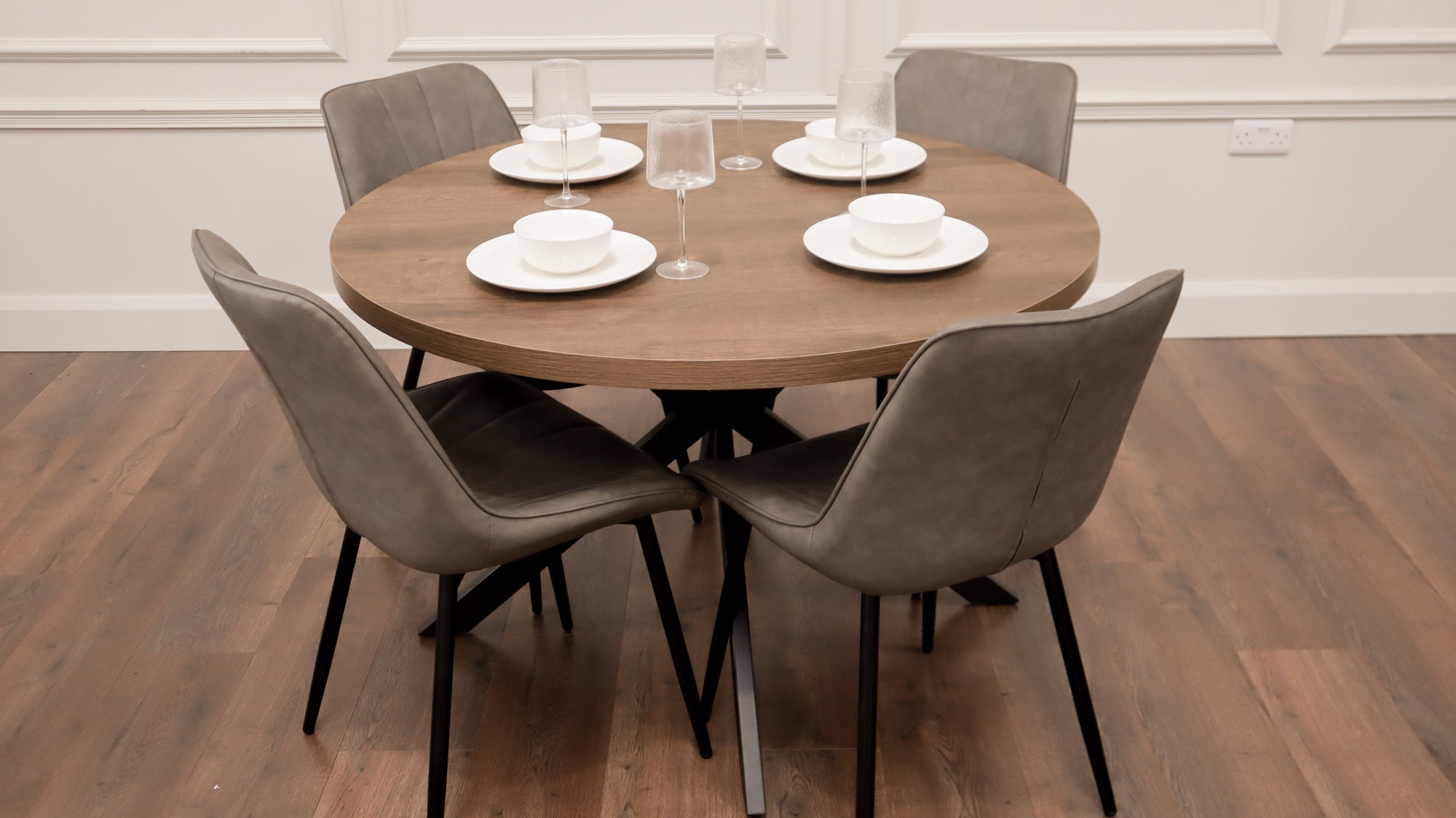 Pan Dark 1.2m + 4 Tilly Grey PU