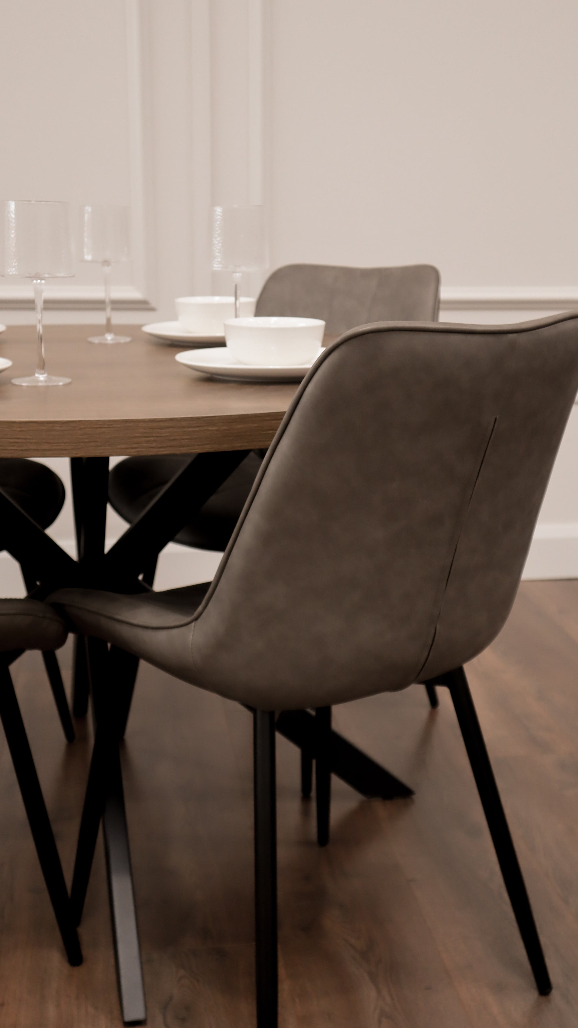 Pan Dark 1.2m + 4 Tilly Grey PU