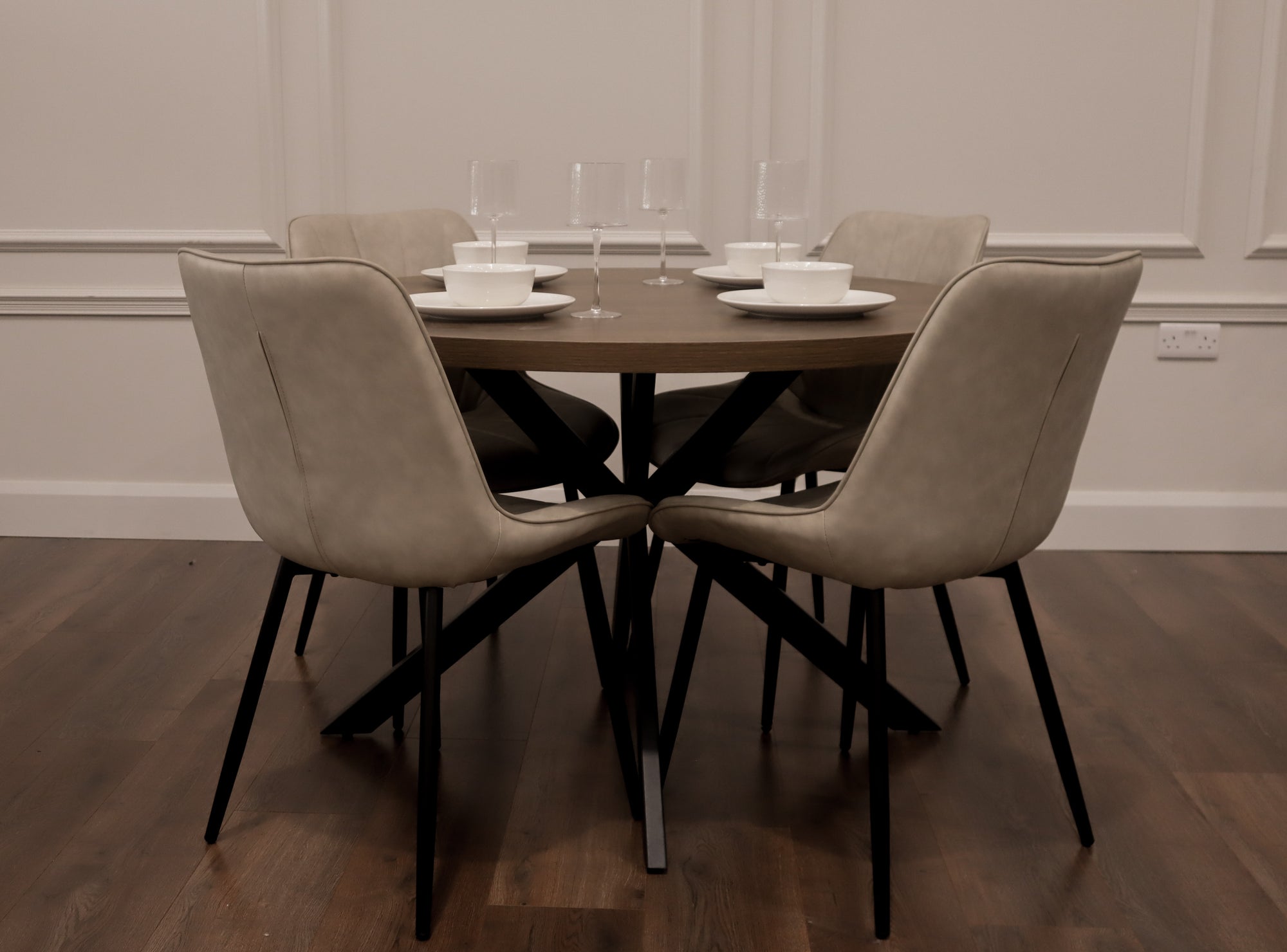 Pan Dark 1.2m + 4 Taupe  PU