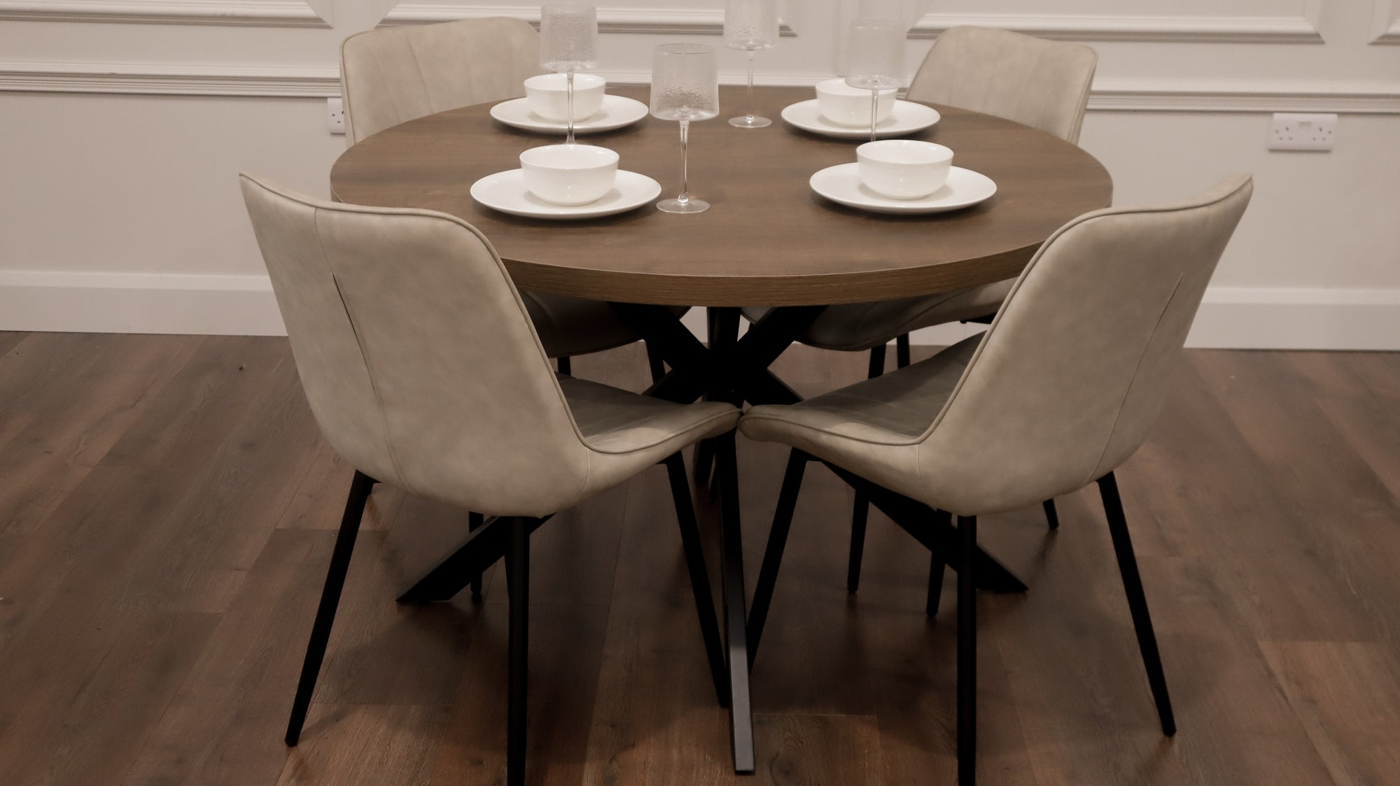 Pan Dark 1.2m + 4 Taupe  PU