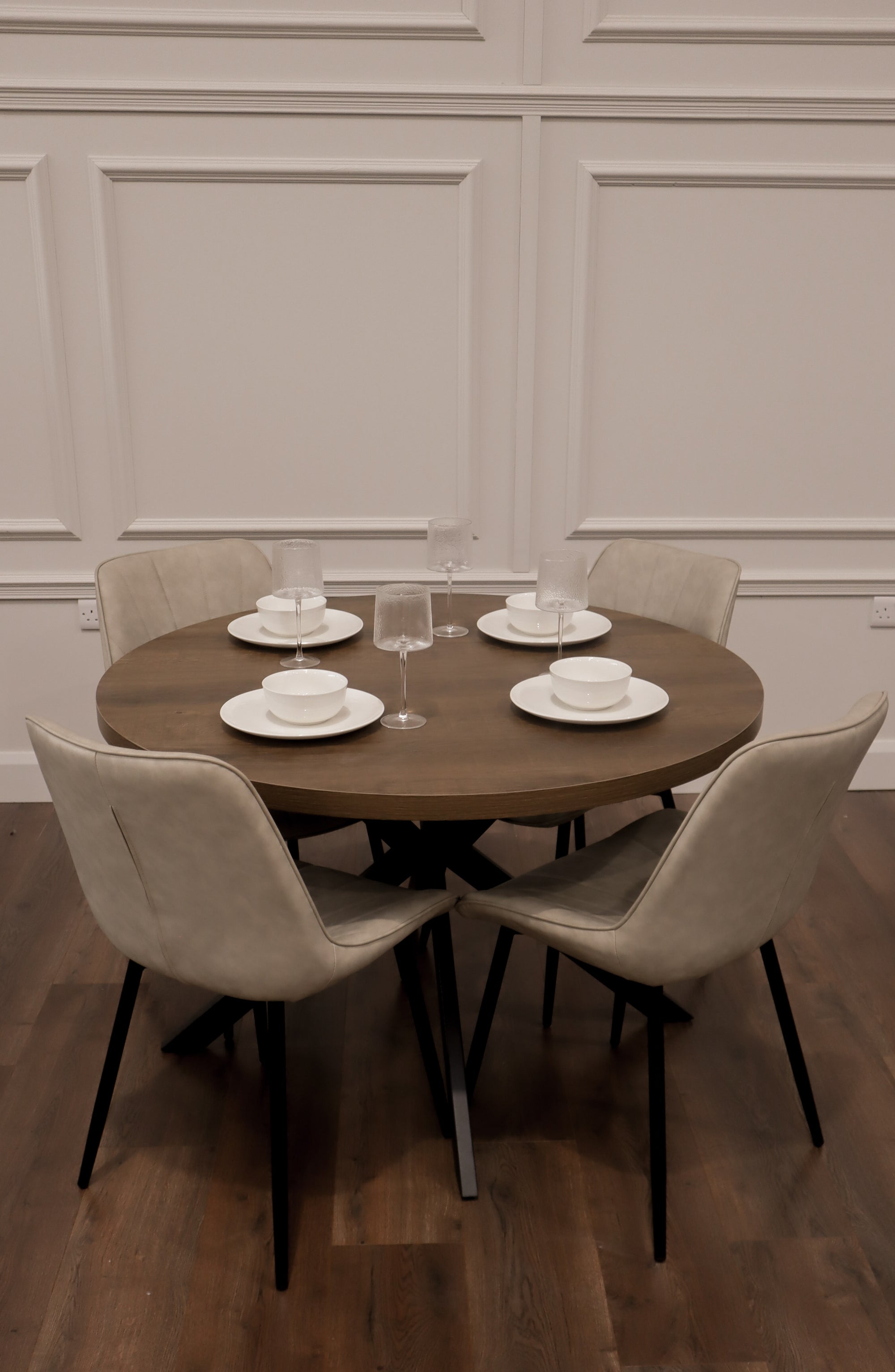 Pan Dark 1.2m + 4 Taupe  PU