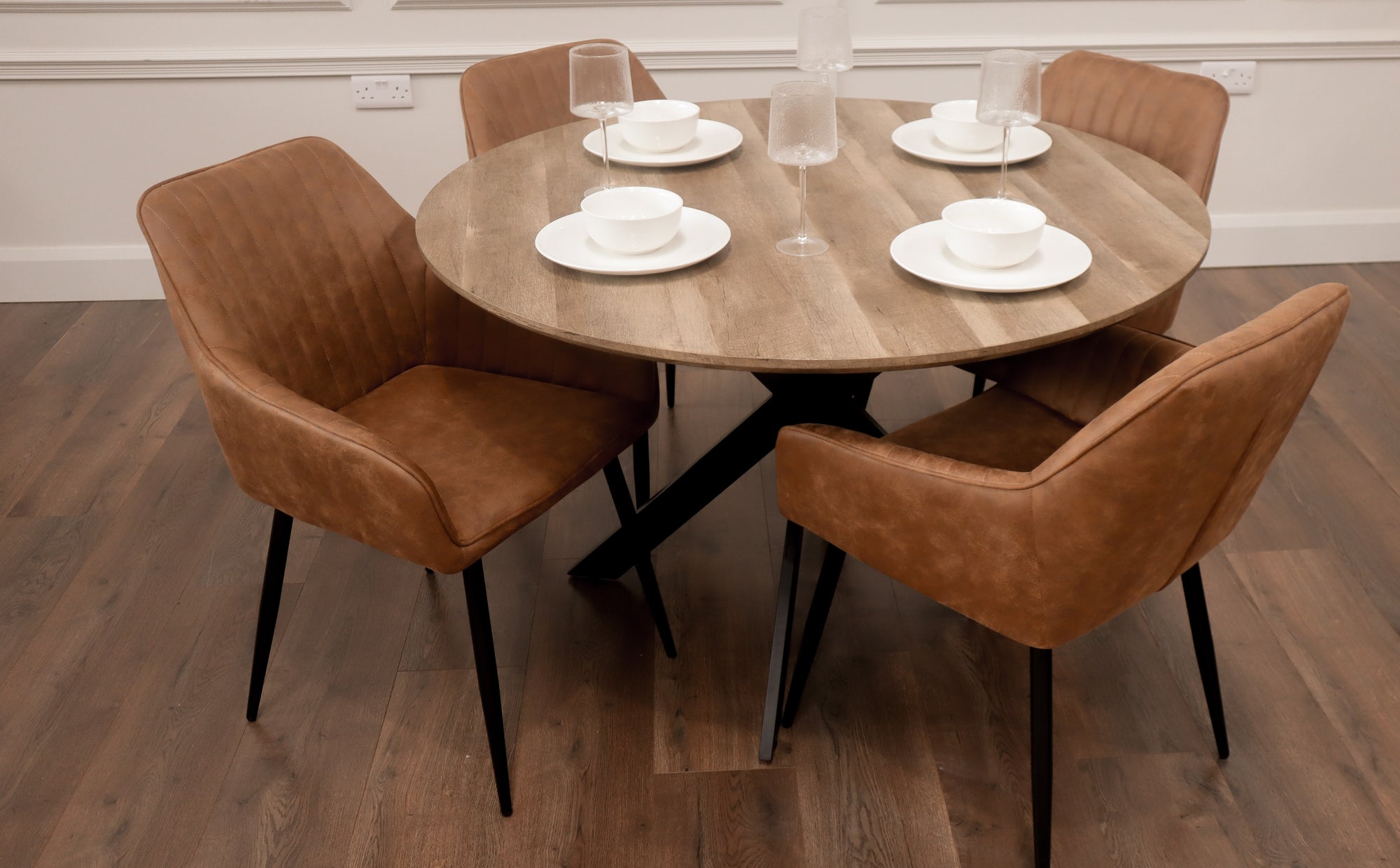 Epsom Rustic Oak 1.2m + 4 EZ Tan Suede