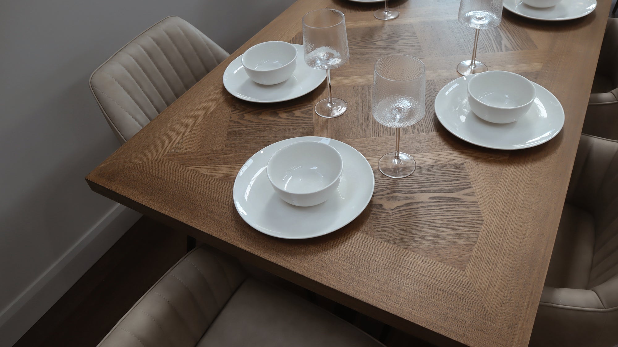 Hugo 1.6m Medium Oak Veneer+ 6 EZ Taupe PU Chairs