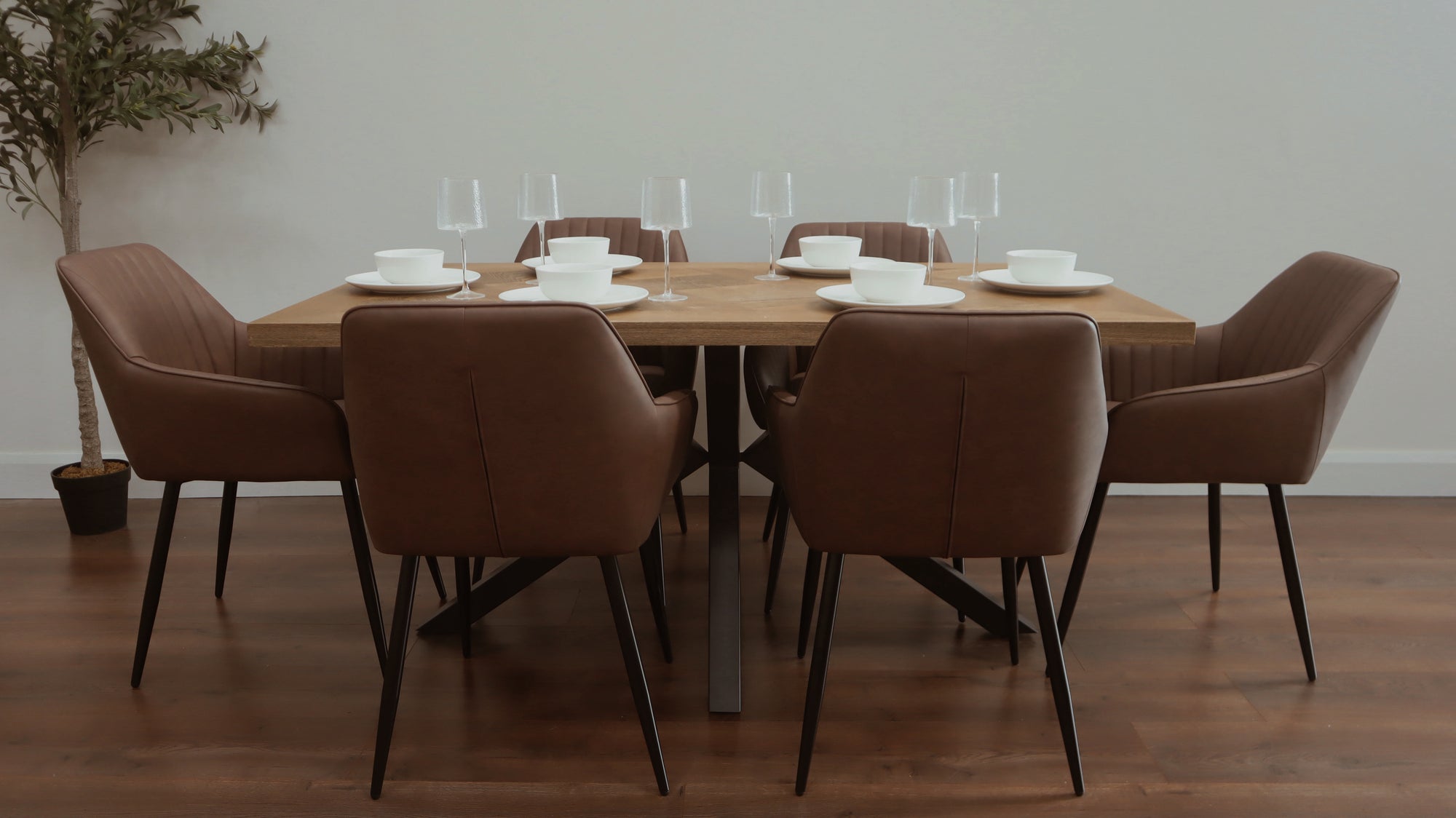 Hugo 1.6m Medium Oak Veneer+ 6 EZ Brown PU Chairs