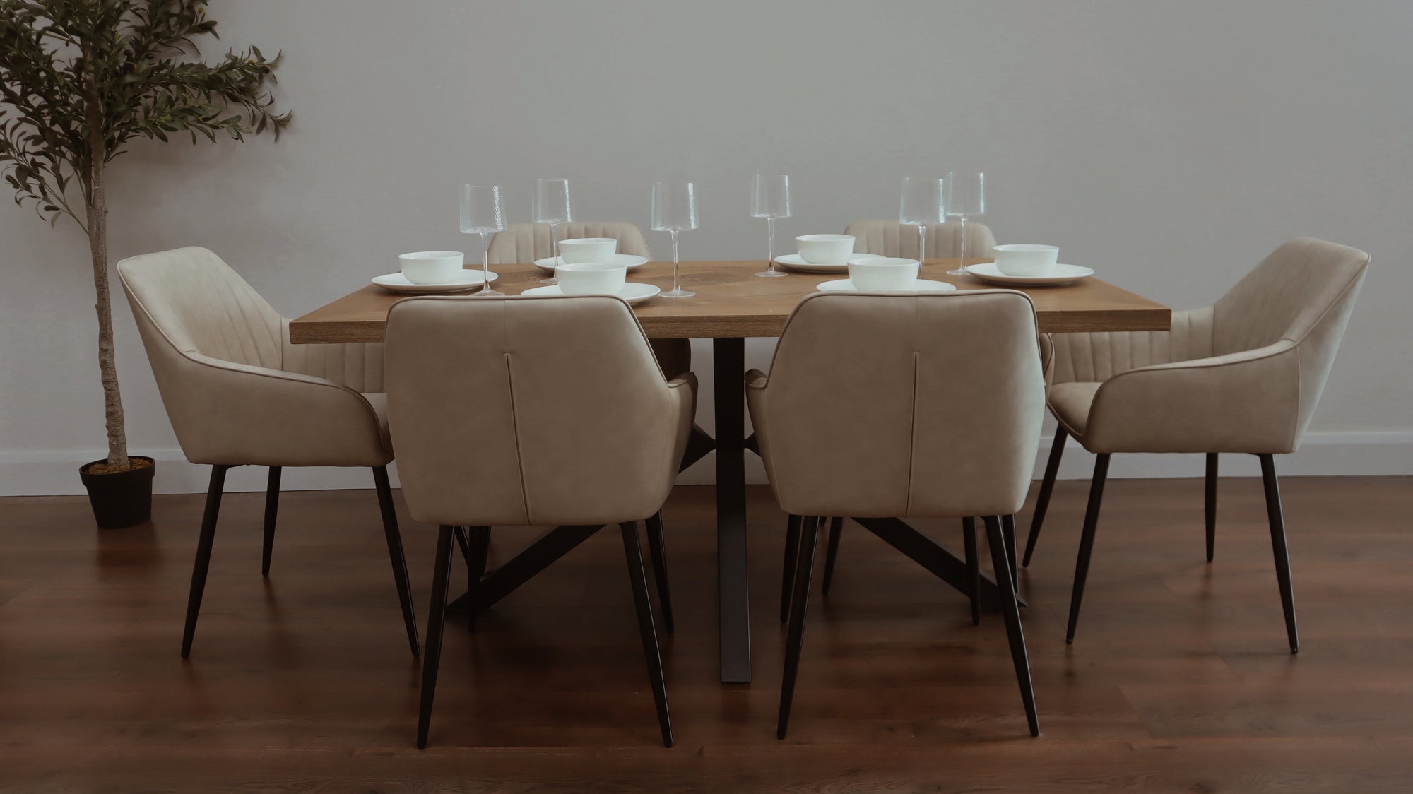 Hugo 1.6m Medium Oak Veneer+ 6 EZ Taupe PU Chairs