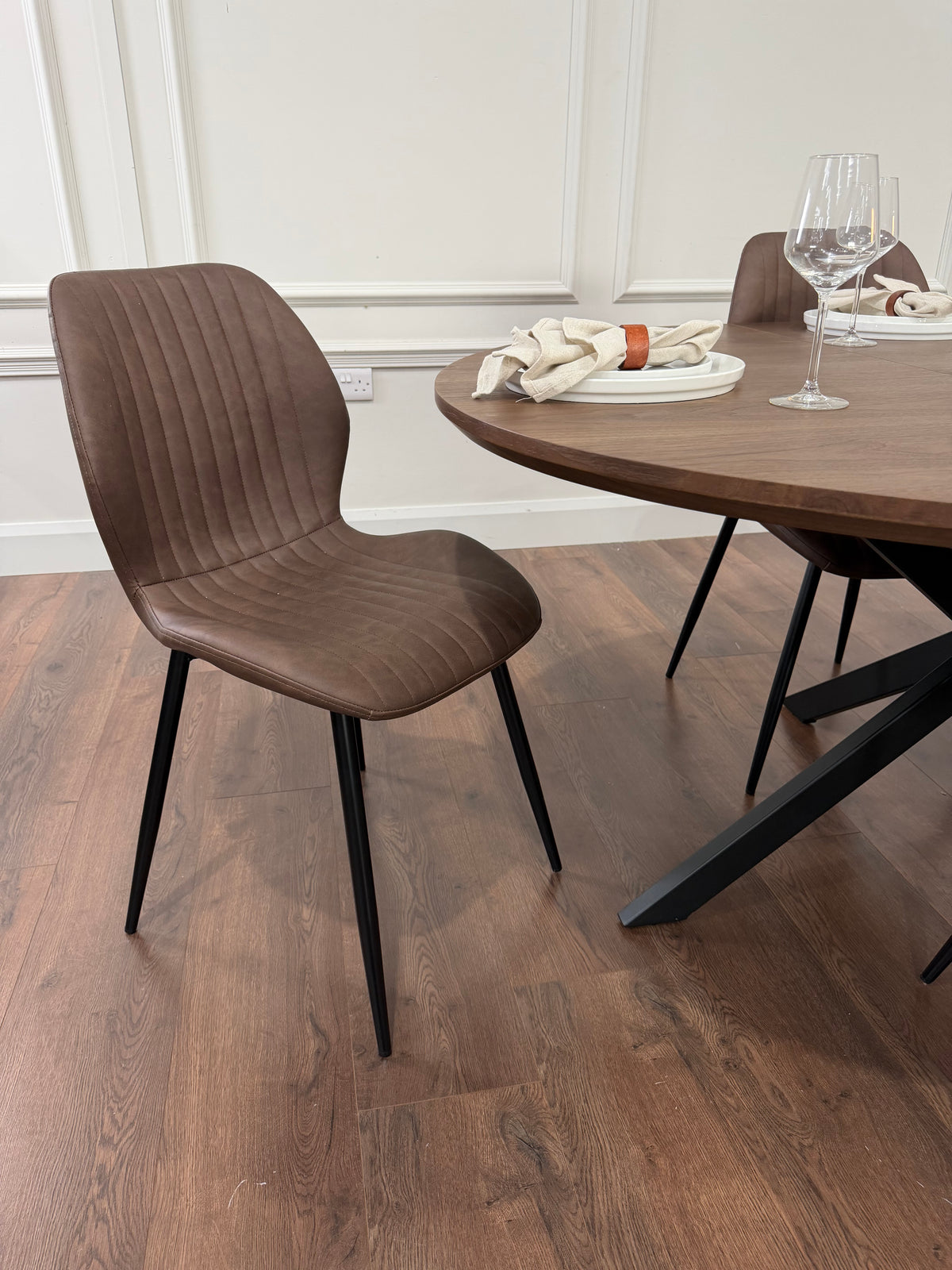 New York dark oak round extending dining table with 4 Lyra brown PU chairs - photo 5