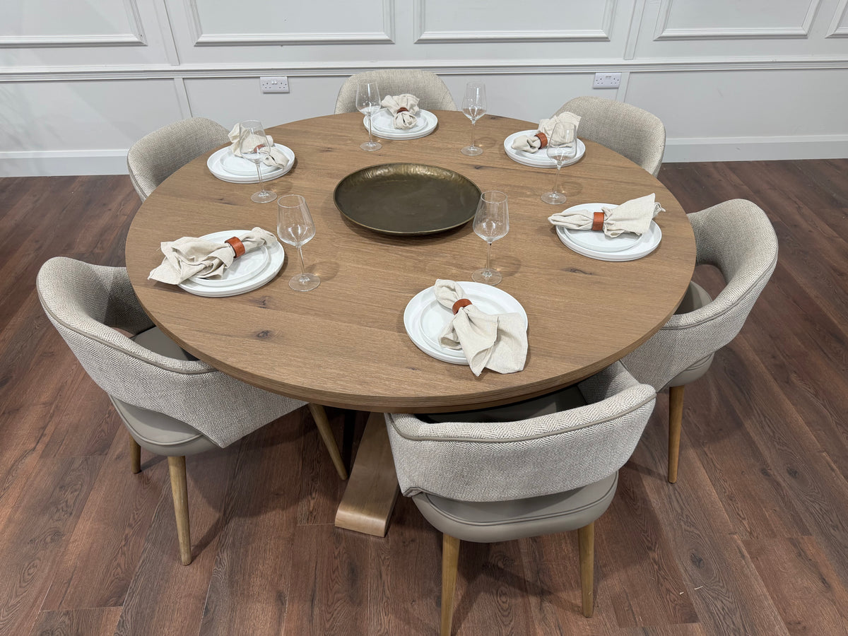 Westbury 1.55m round oak dining table with 6 Pisa taupe chairs - photo 5