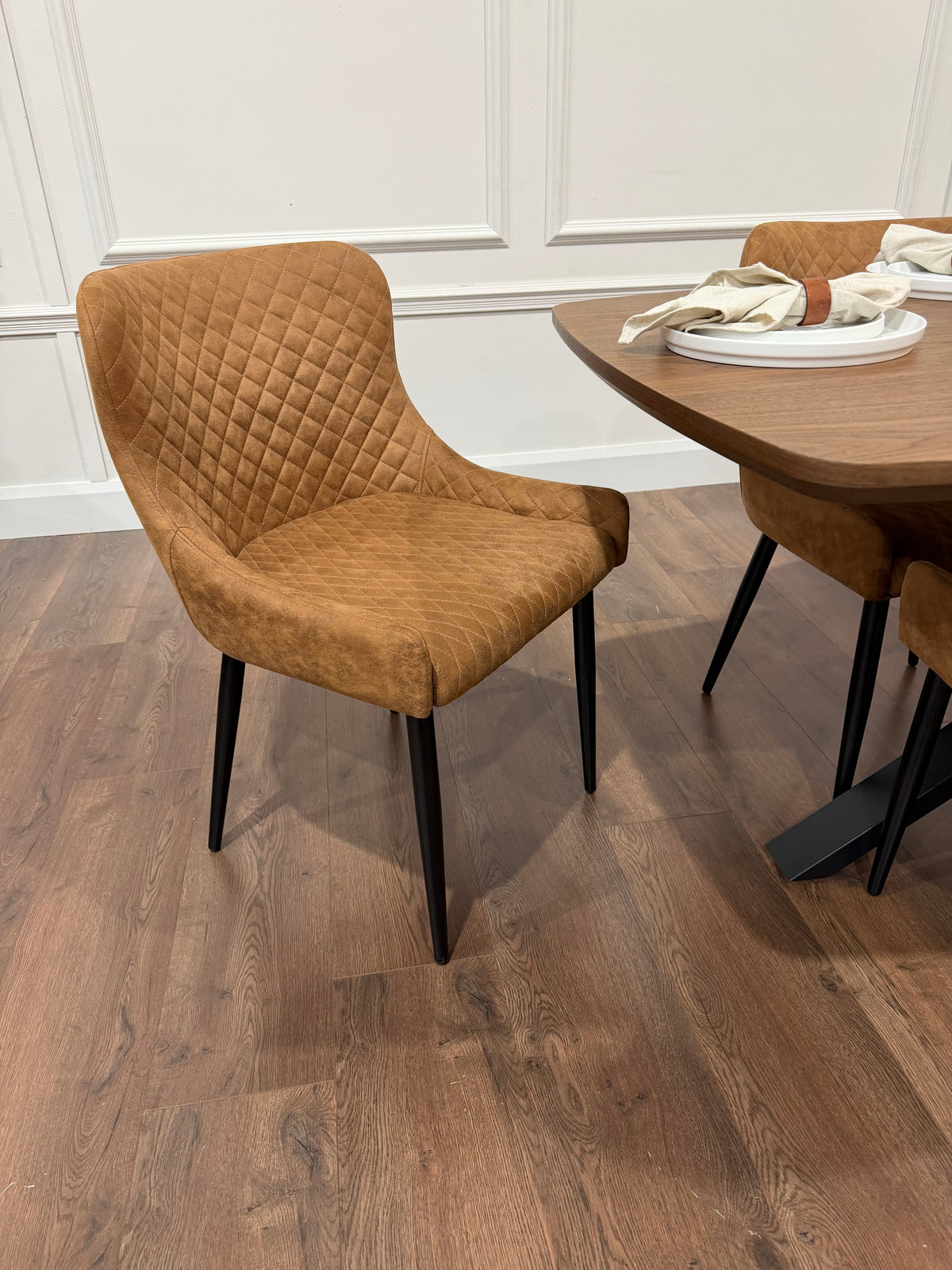 New York walnut extending dining table with 6 Diamond tan suede chairs - photo 3
