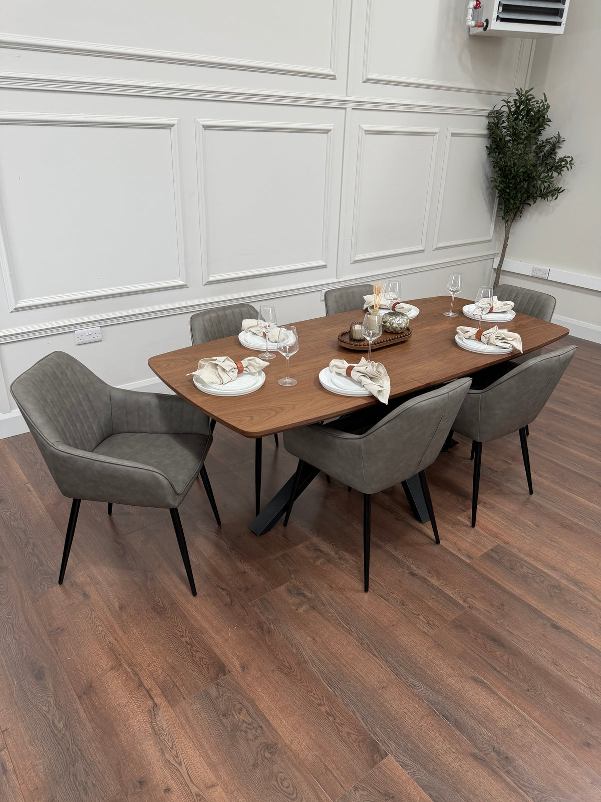 New York walnut extending dining table with 6 EZ grey PU chairs - photo 2