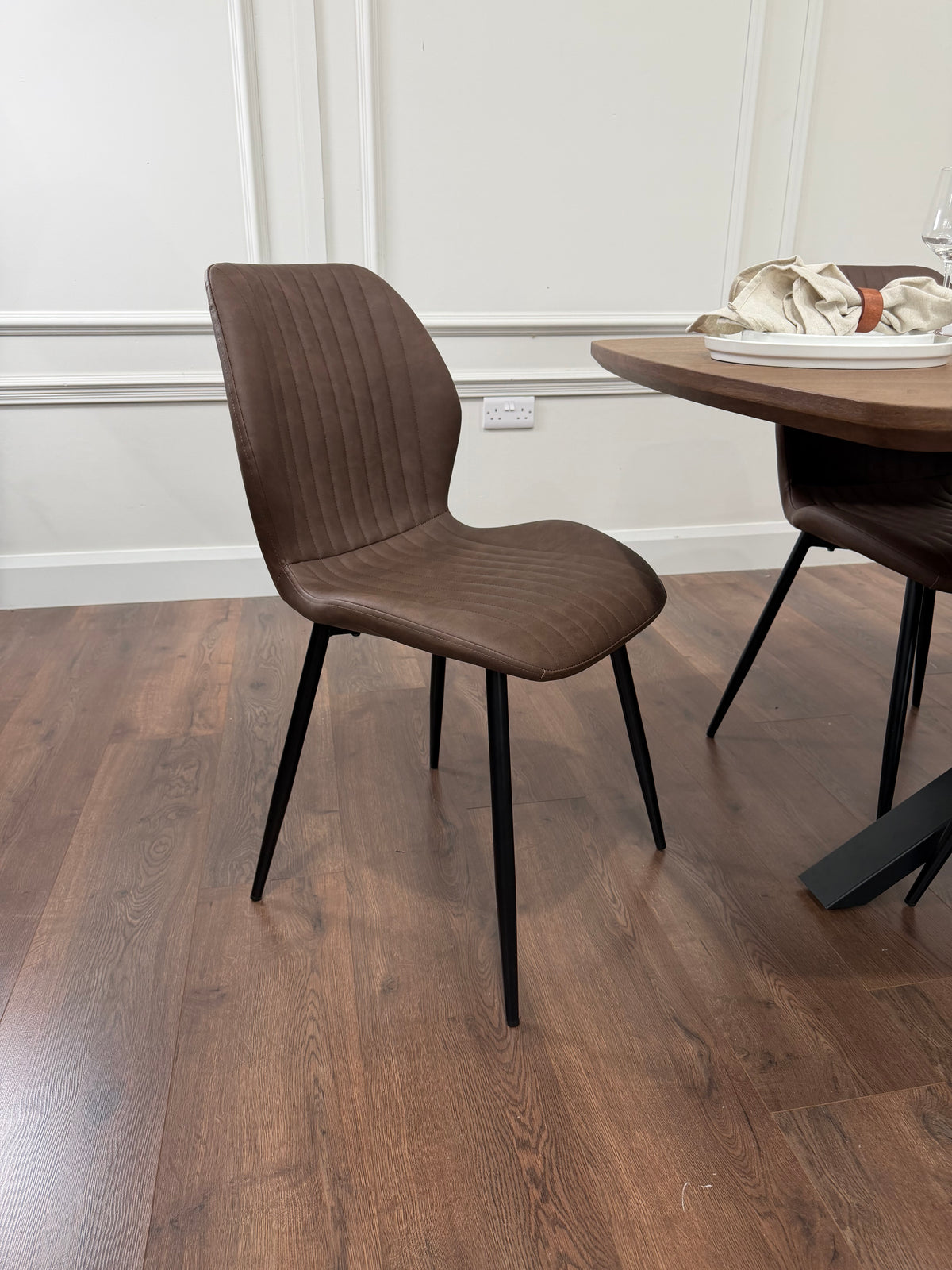 New York walnut extending dining table with 6 Lyra brown PU chairs - photo 3
