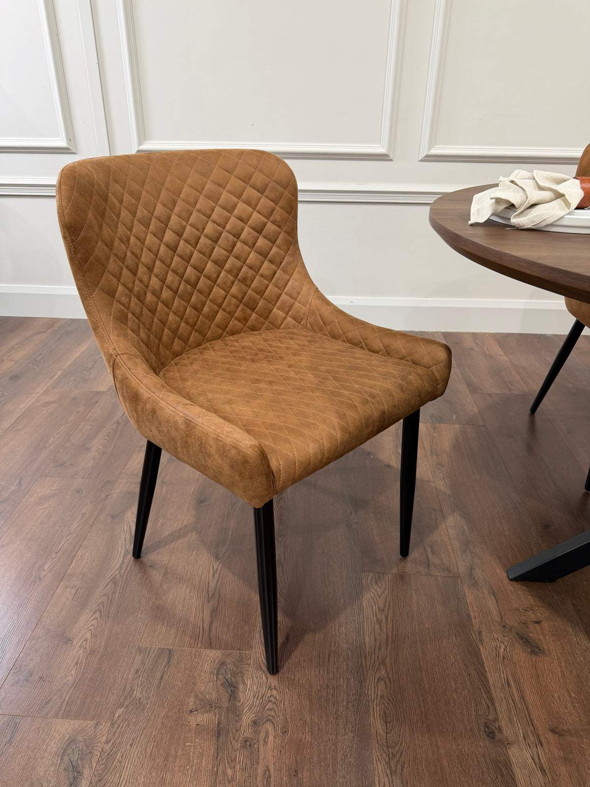New York dark oak round extending dining table with 4 Diamond tan suede chairs - photo 5