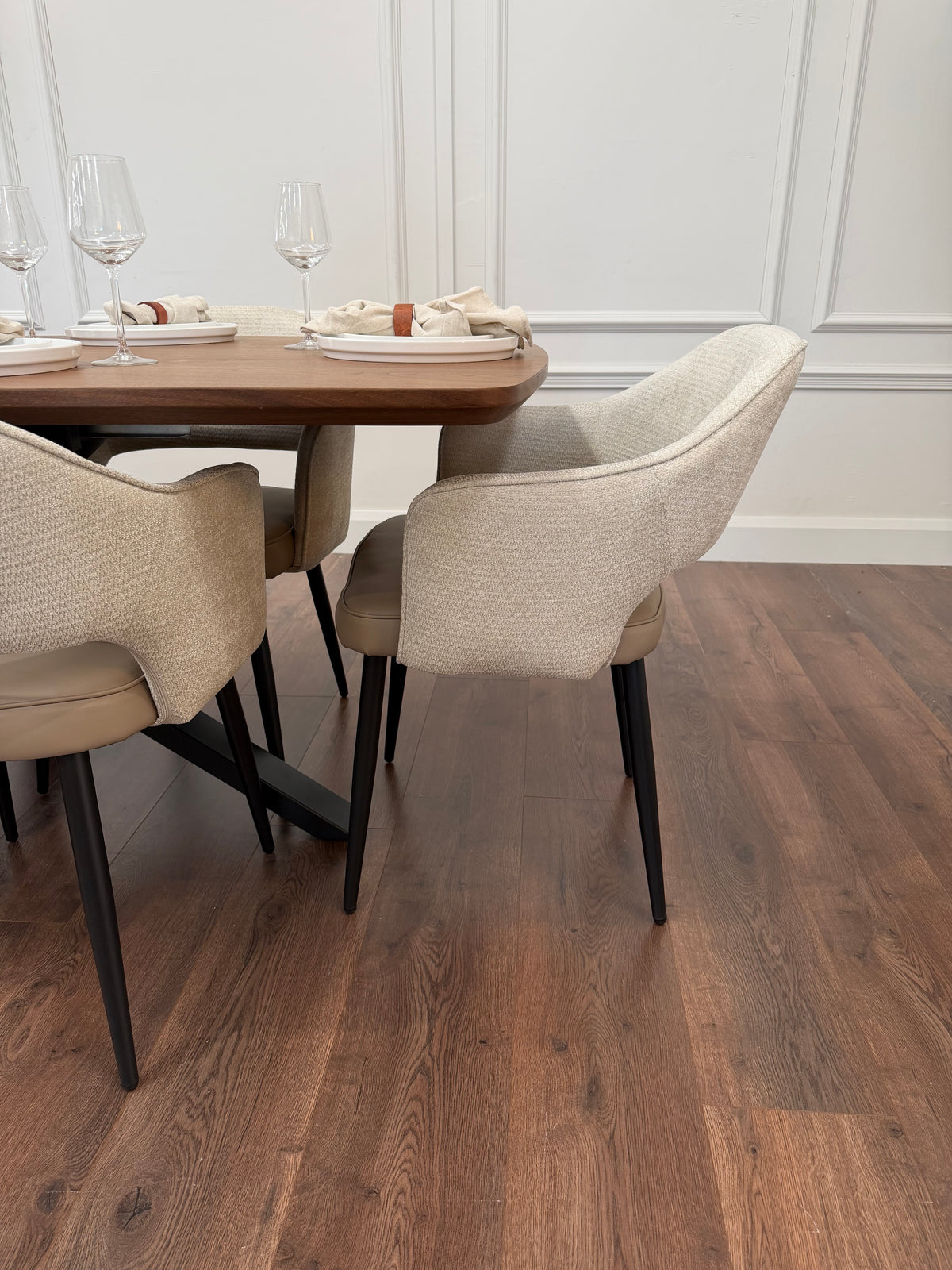 New York walnut extending dining table with 6 Maisie champagne beige and taupe chairs - photo 5