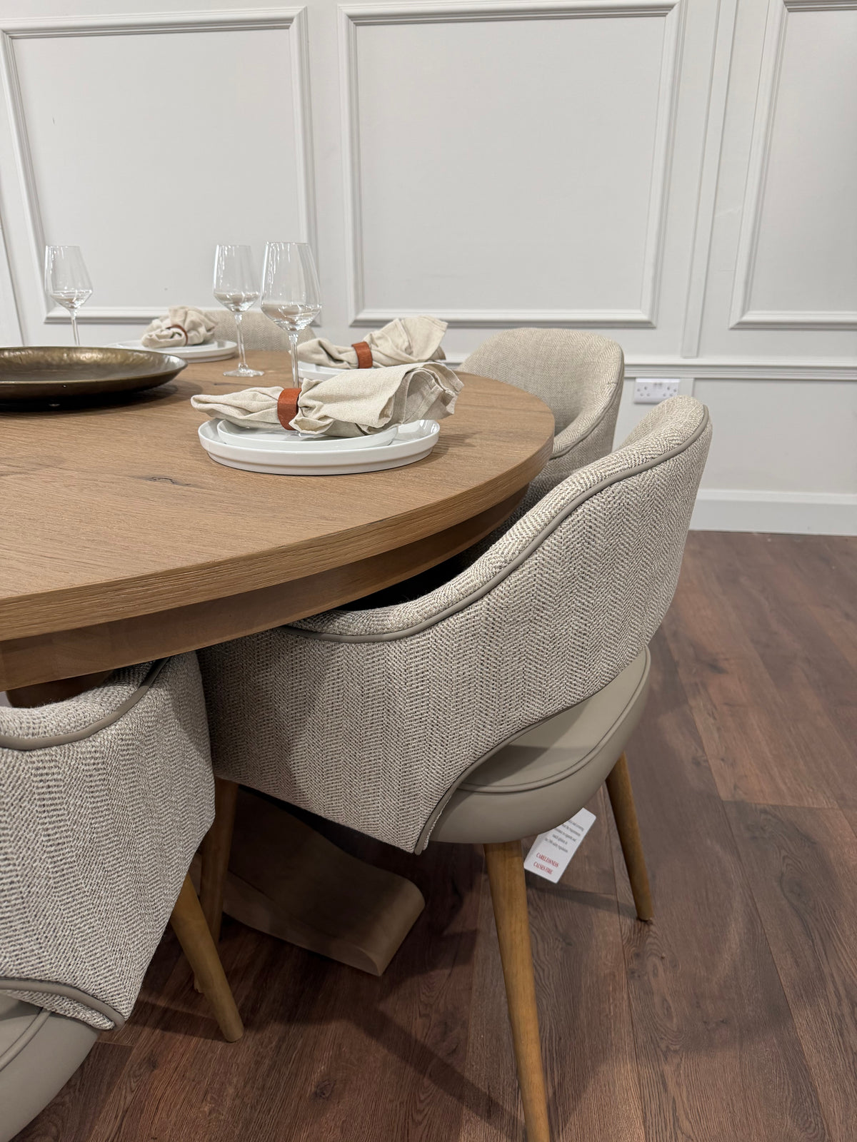 Westbury 1.55m round oak dining table with 6 Pisa taupe chairs - photo 3