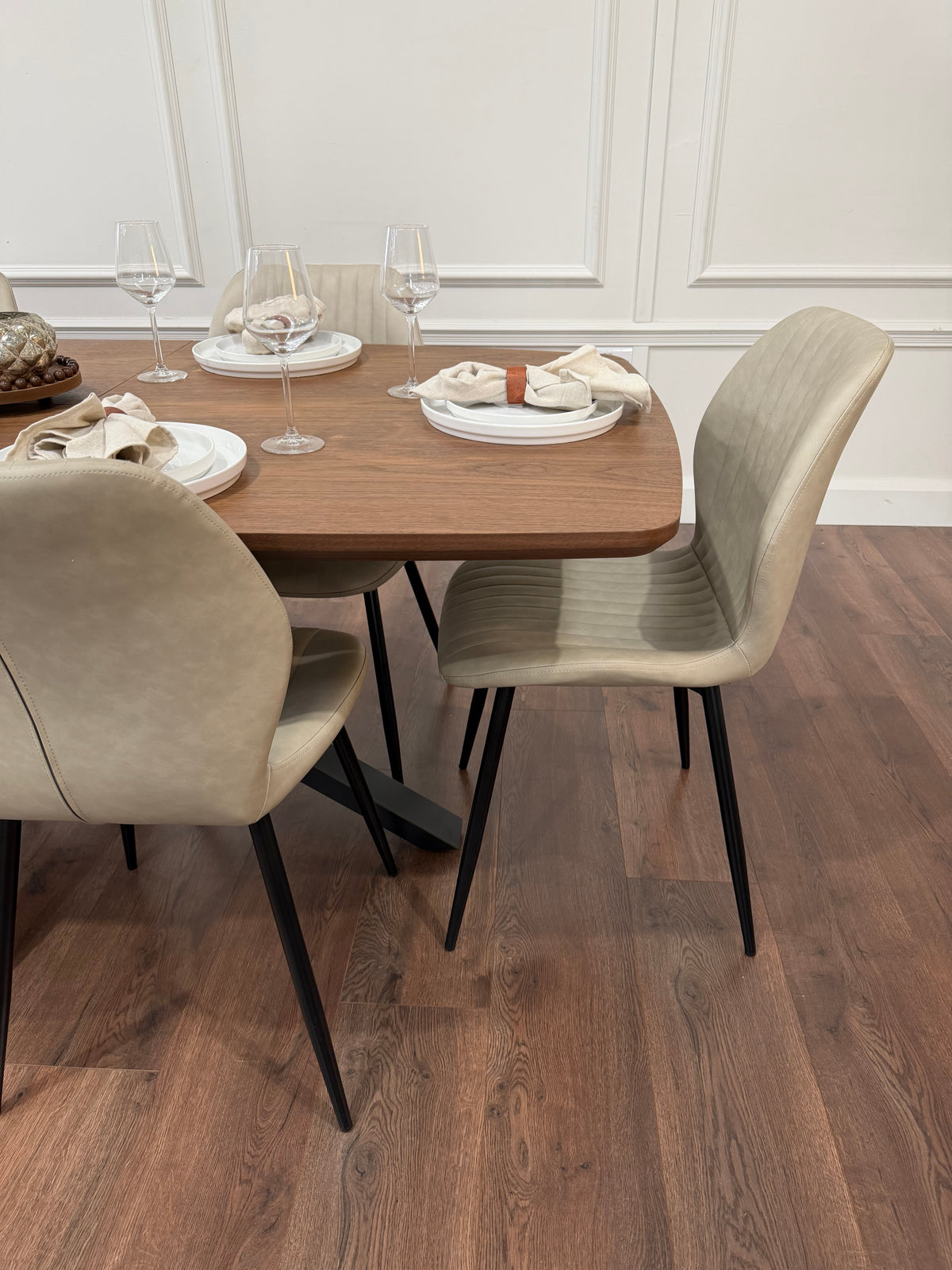 New York walnut extending dining table with 6 Lyra taupe PU chairs - photo 4