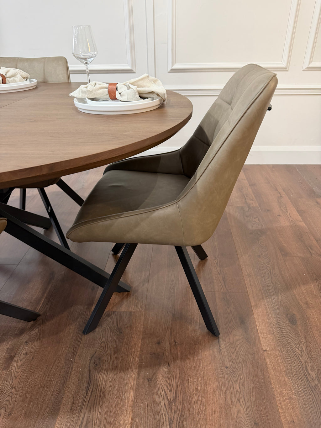 New York dark oak round extending dining table with 4 Pedro dark taupe PU chairs - photo 4