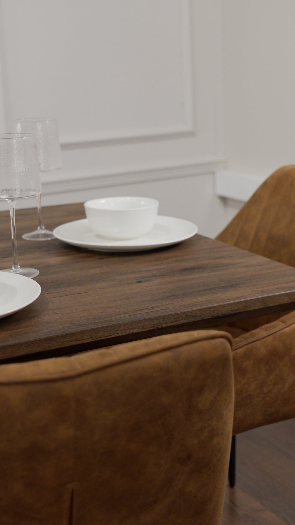 Epsom Dark Oak 1.6m + 6 EZ Chairs Tan Suede