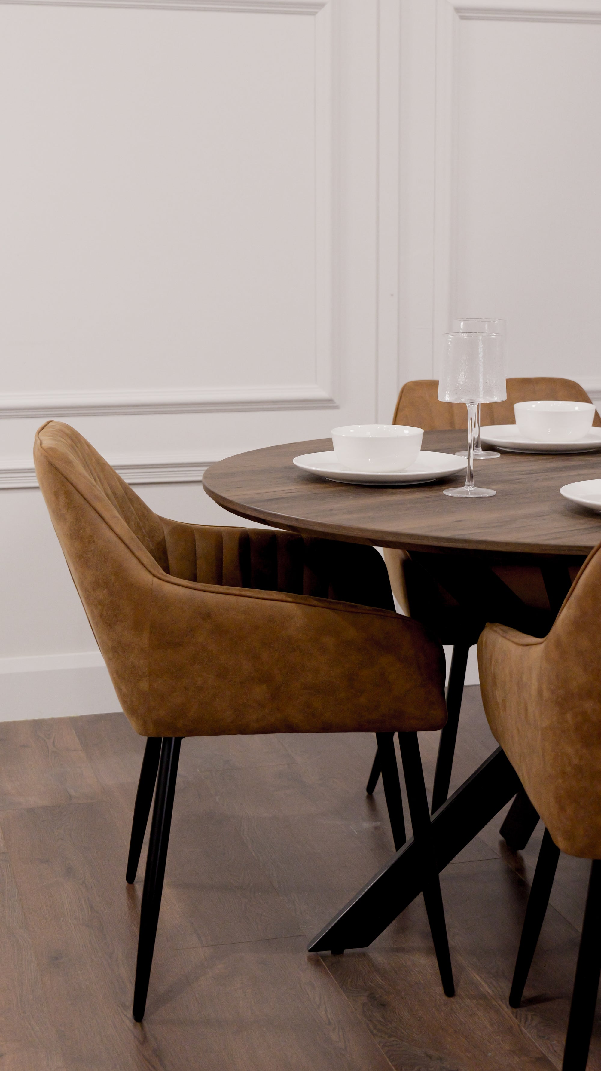 Epsom Dark Oak 1.2m + 4 EZ Tan Suede