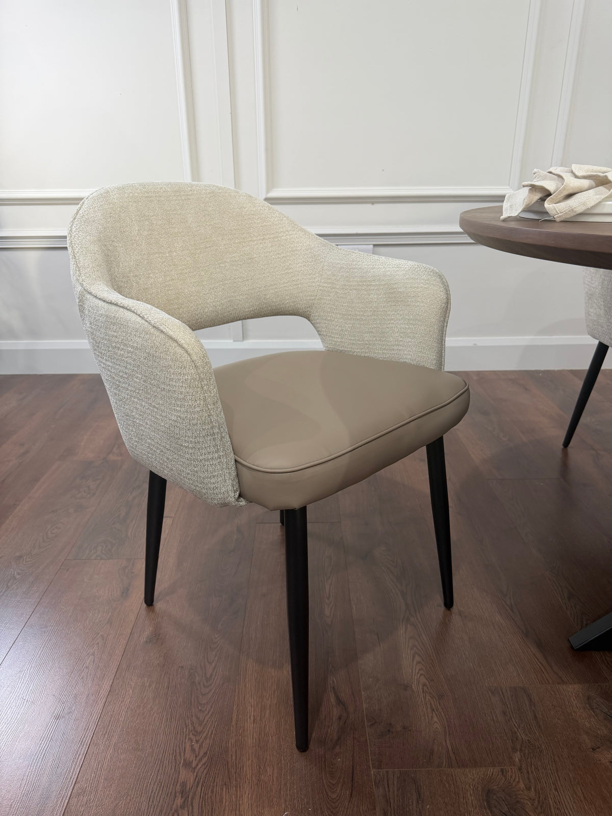 New York dark oak round extending dining table with 4 Maisie champagne beige and taupe chairs - photo 4