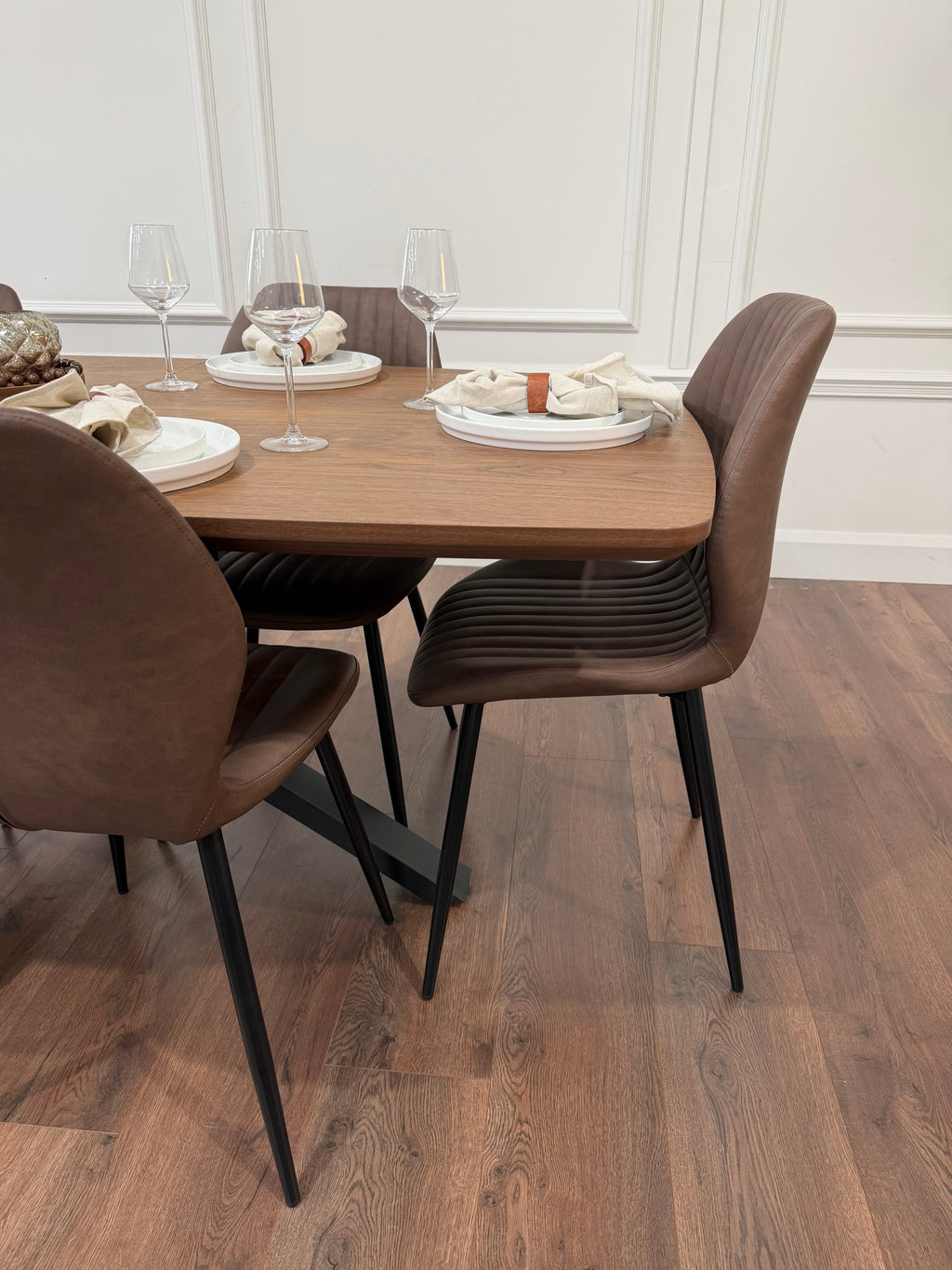 New York walnut extending dining table with 6 Lyra brown PU chairs - photo 4