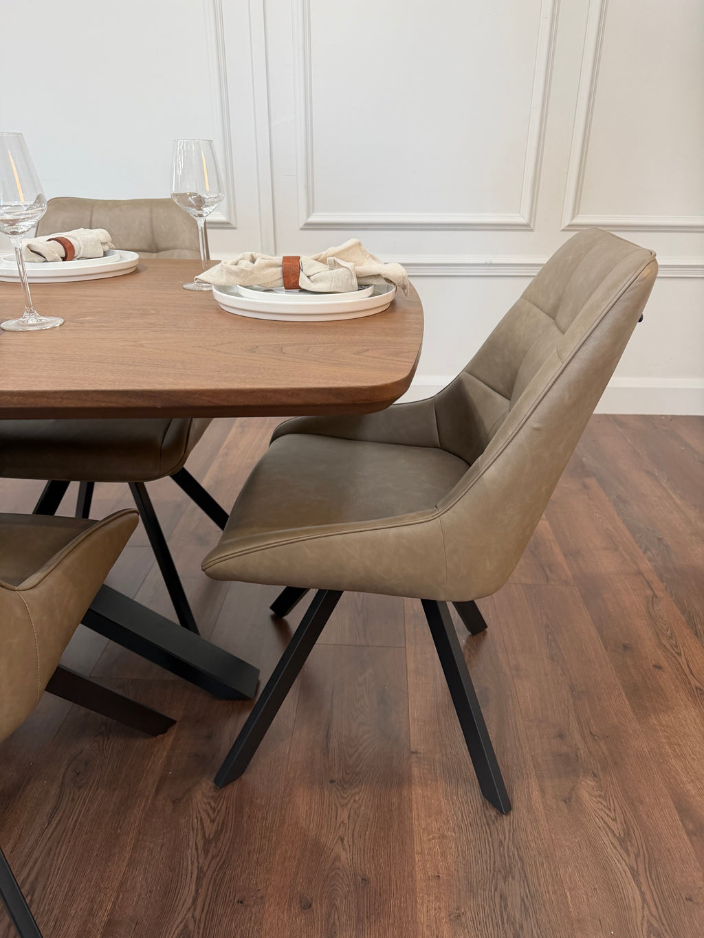 New York walnut extending dining table with 6 Pedro dark taupe PU chairs - photo 3