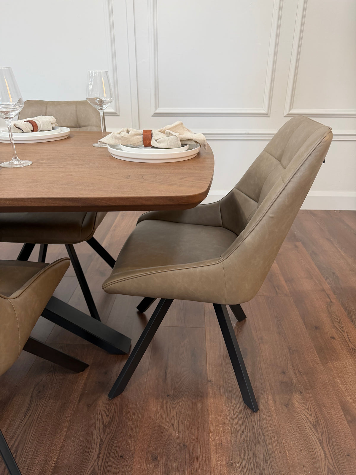 New York walnut extending dining table with 6 Pedro dark taupe PU chairs - photo 3