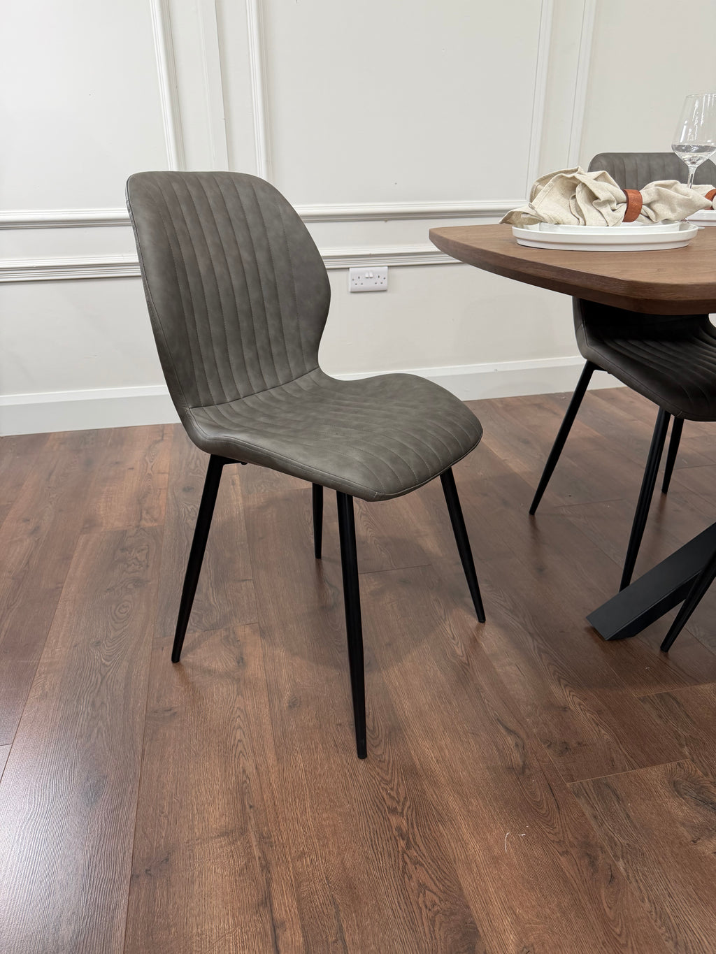 New York walnut extending dining table with 6 Lyra grey PU chairs - photo 3