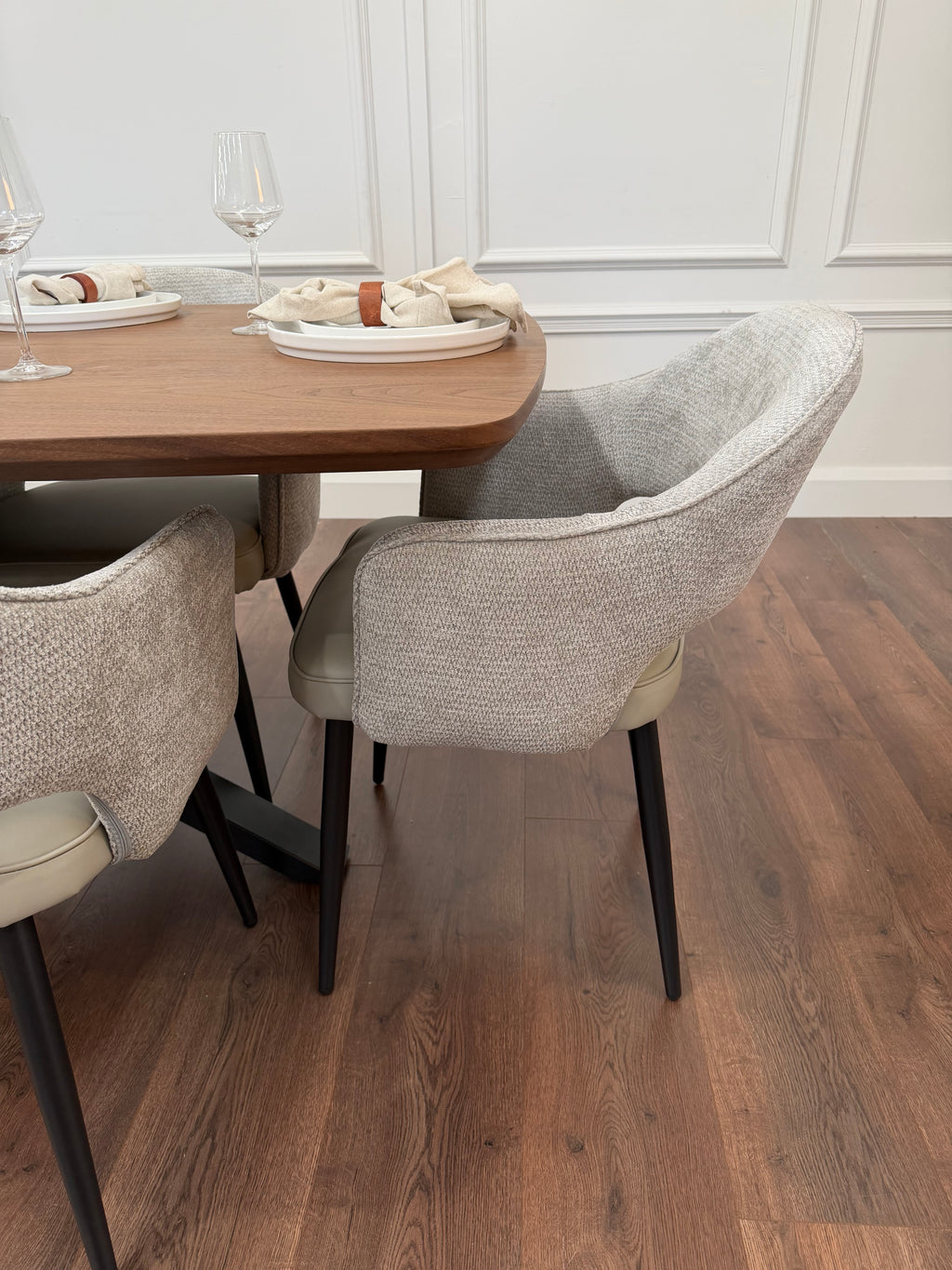 New York walnut extending dining table with 6 Maisie dove grey and stone grey chairs - photo 4