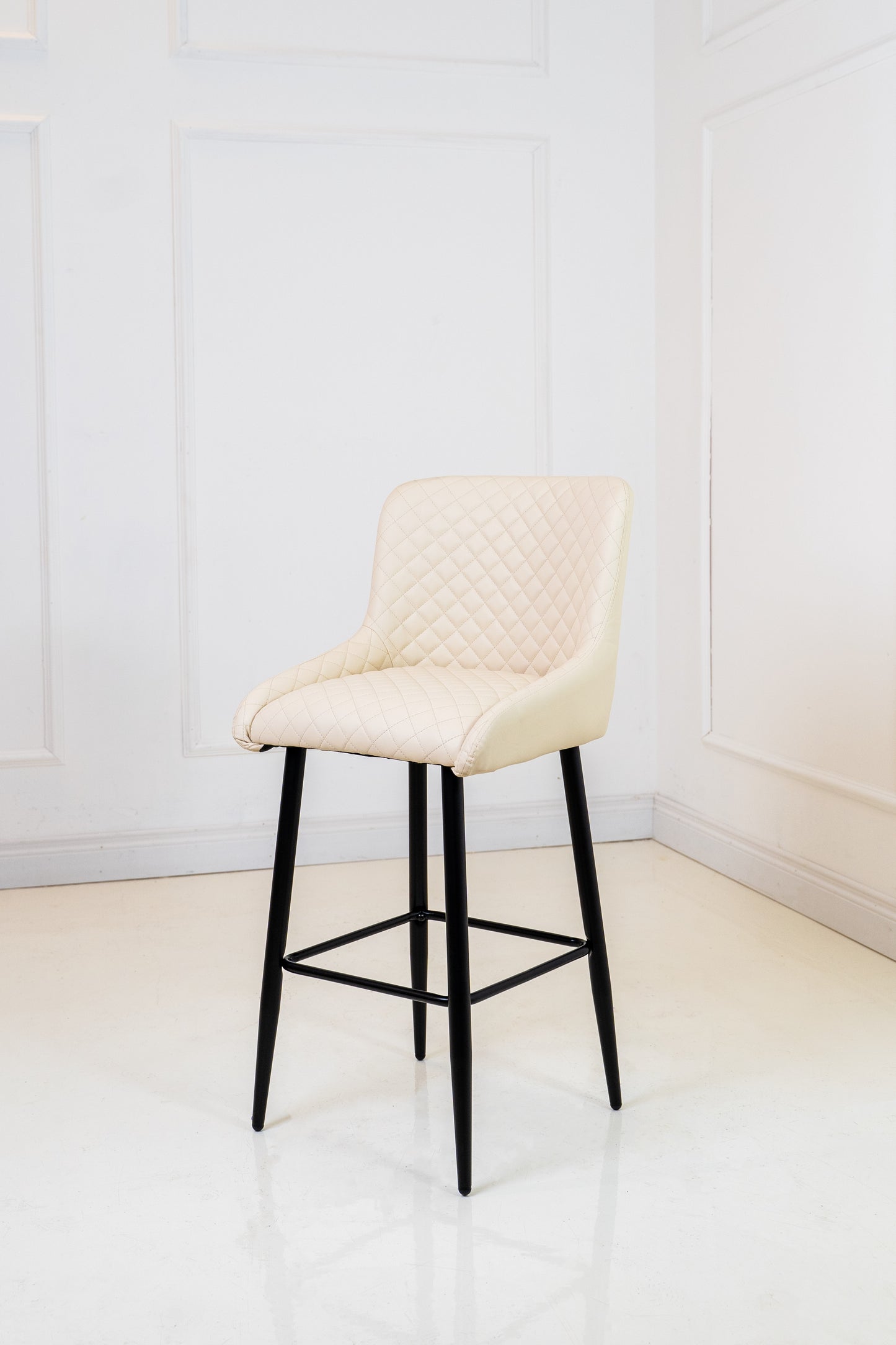 NEPTUNE BARSTOOL CREAM PU