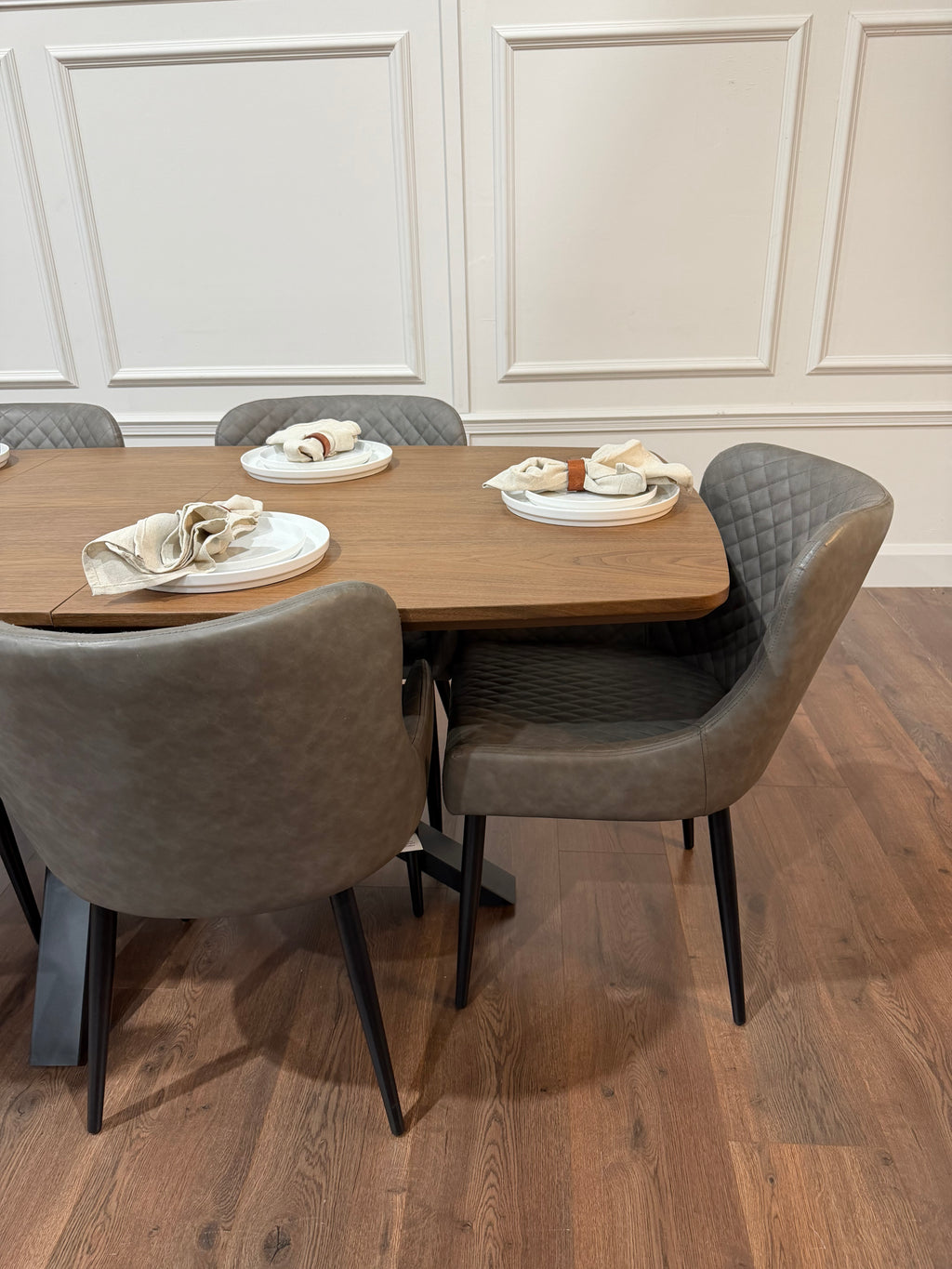 New York walnut extending dining table with 6 Diamond grey PU chairs - photo 4