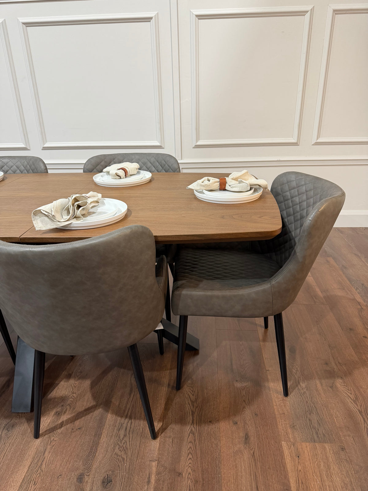 New York walnut extending dining table with 6 Diamond grey PU chairs - photo 4