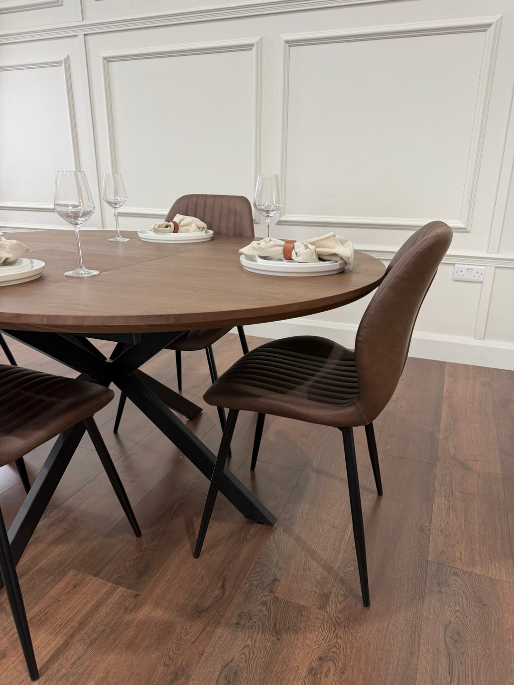 New York dark oak round extending dining table with 4 Lyra brown PU chairs - photo 4