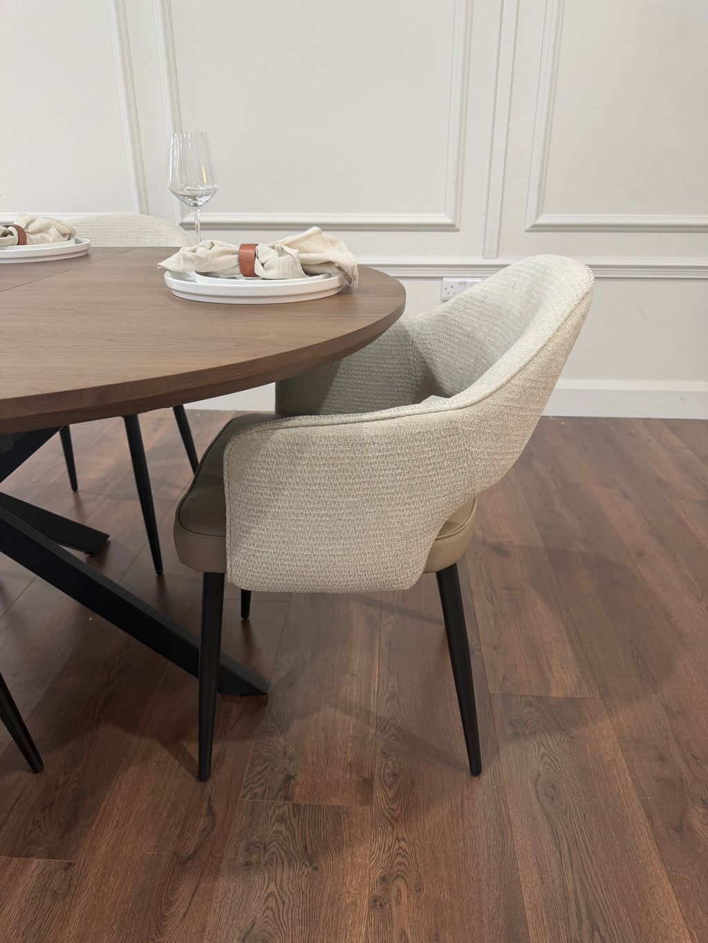 New York dark oak round extending dining table with 4 Maisie champagne beige and taupe chairs - photo 3