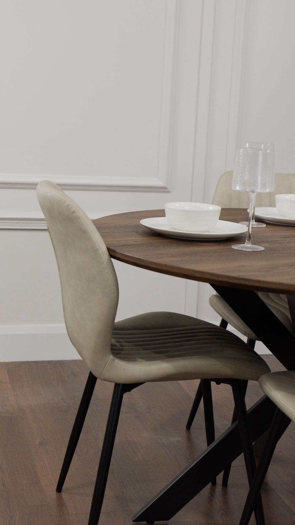 Epsom Dark Oak 1.2m + 4 Lyra Taupe PU