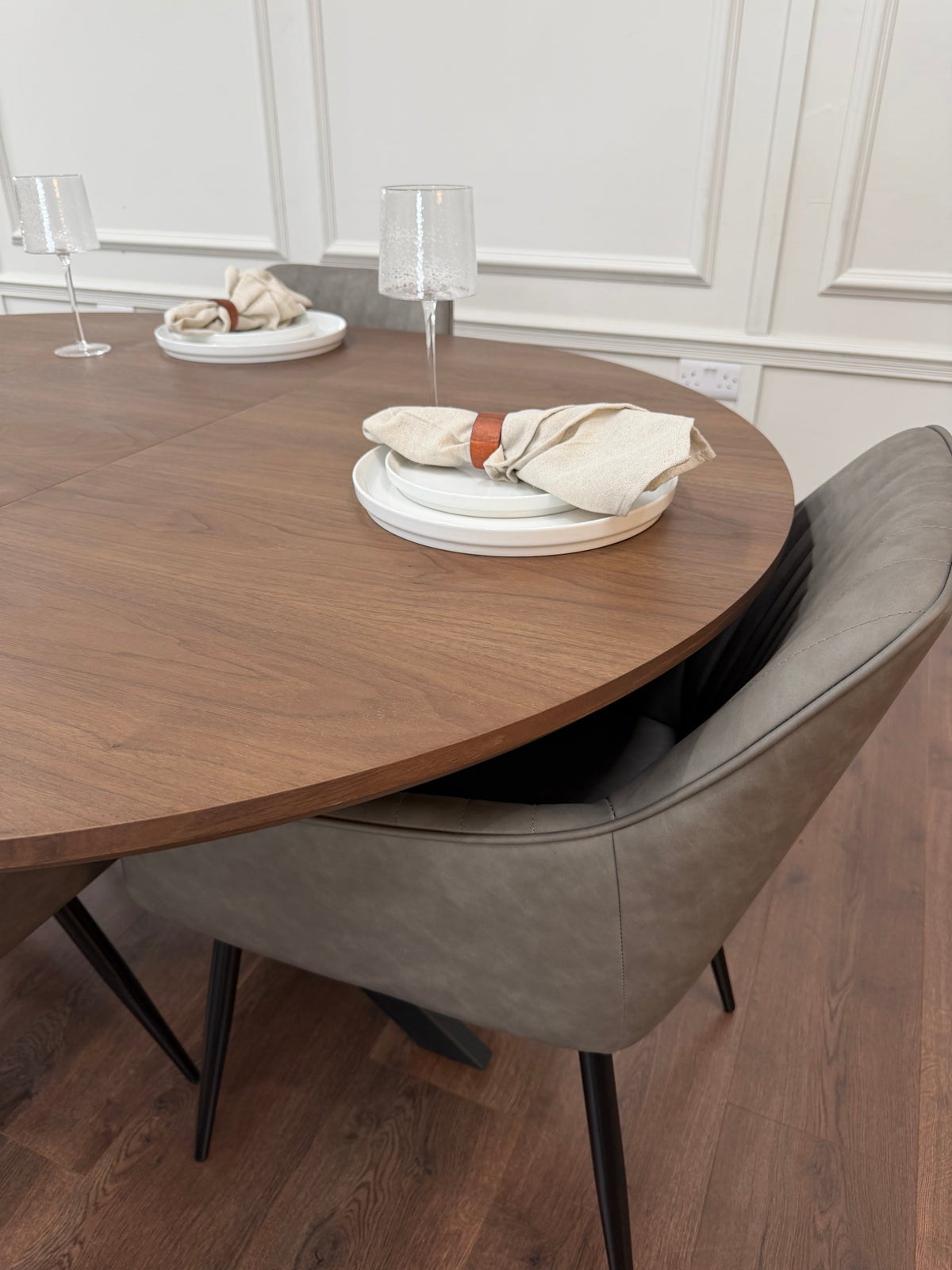 New York dark oak round extending dining table with 4 EZ grey PU chairs - photo 6