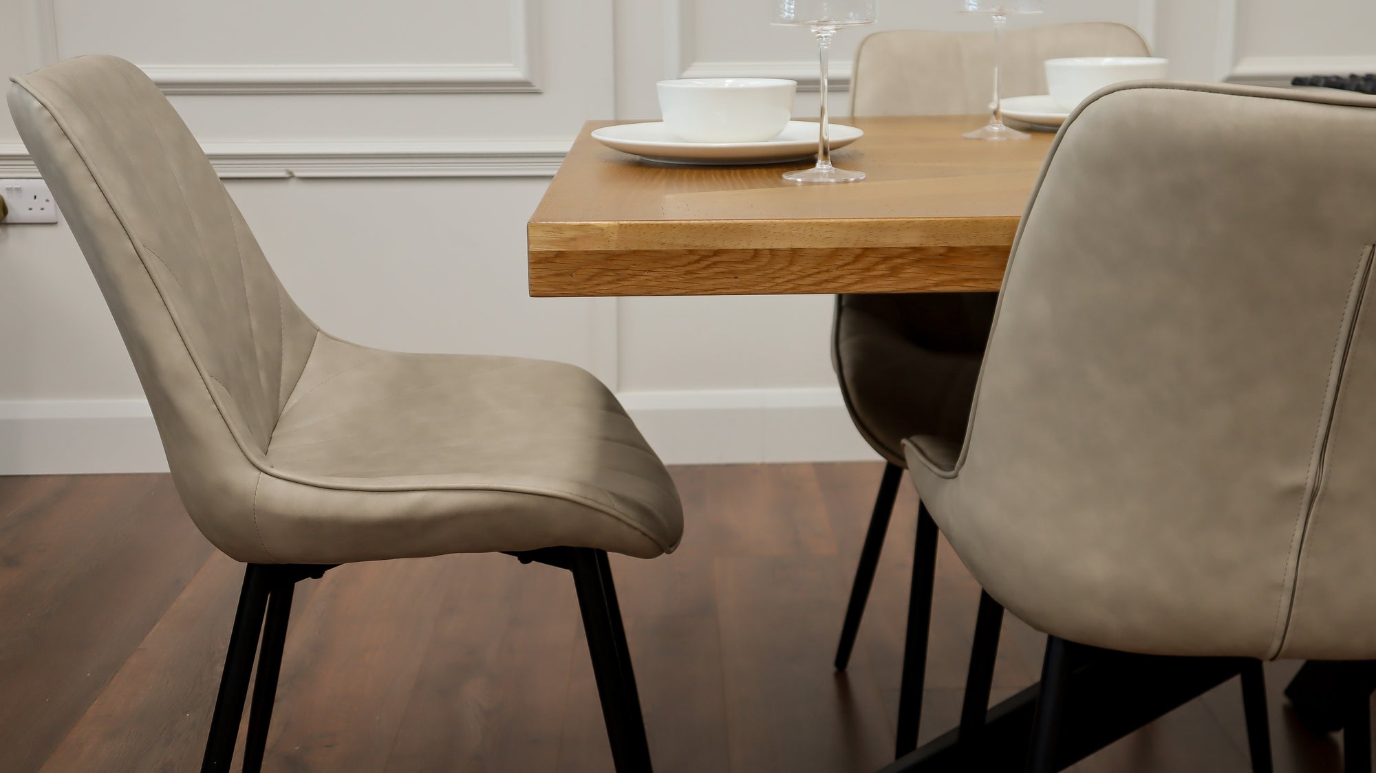 Windsor - 1.9m Table + 6 Tilly Taupe PU