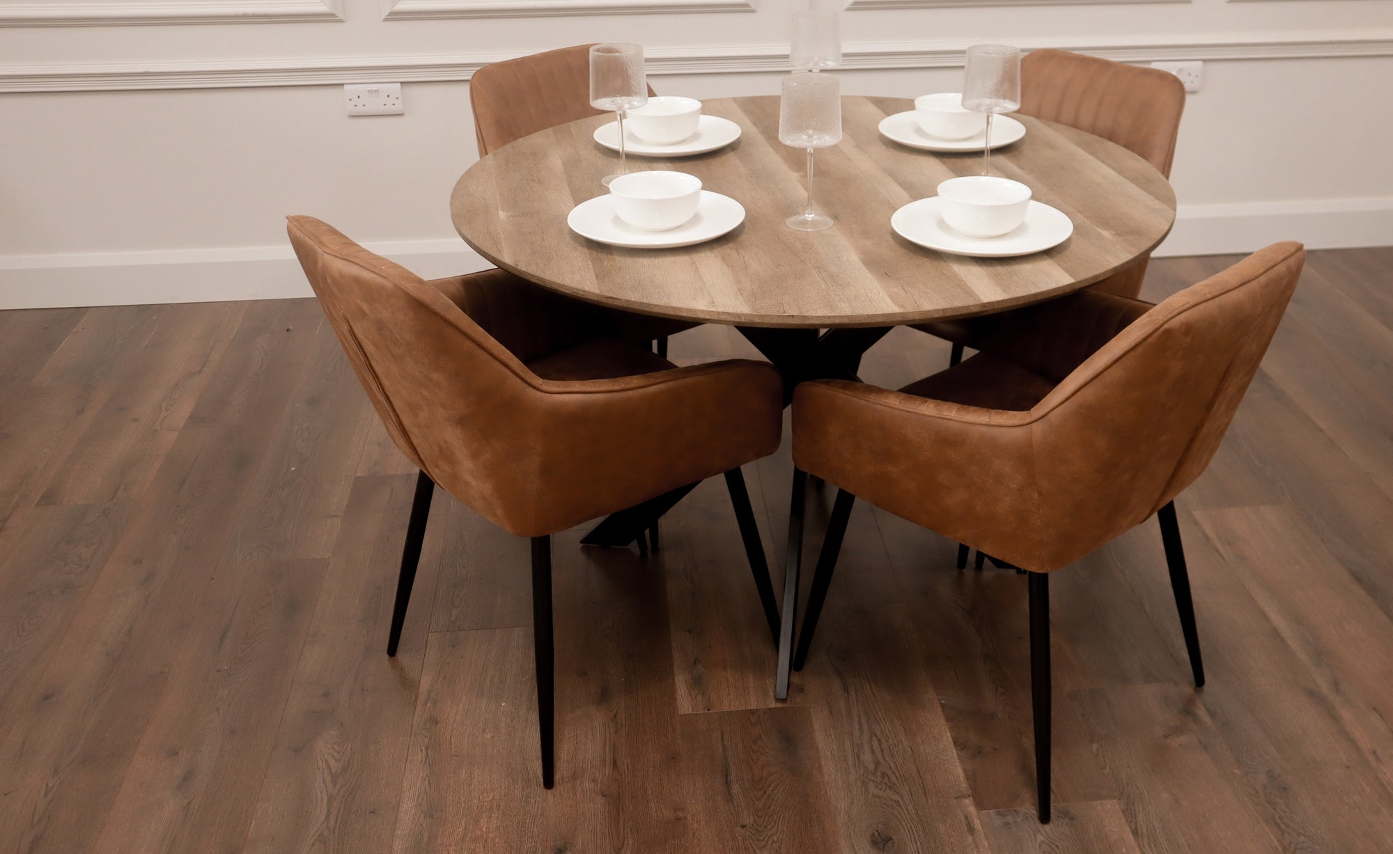 Epsom Rustic Oak 1.2m + 4 EZ Tan Suede