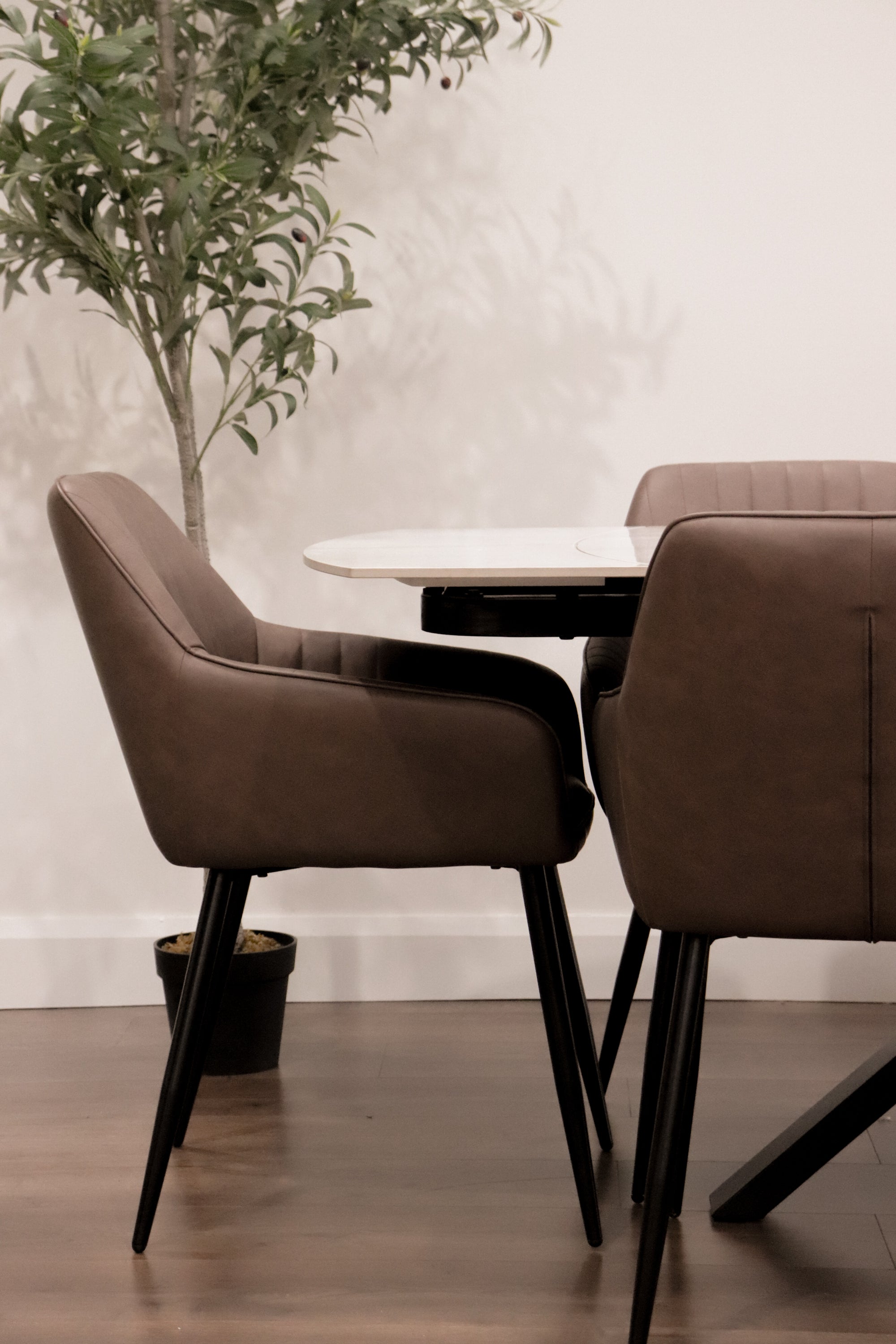 Postiano  Swivel Extendable Table - 140-200cm + 6 EZ Brown PU Chairs