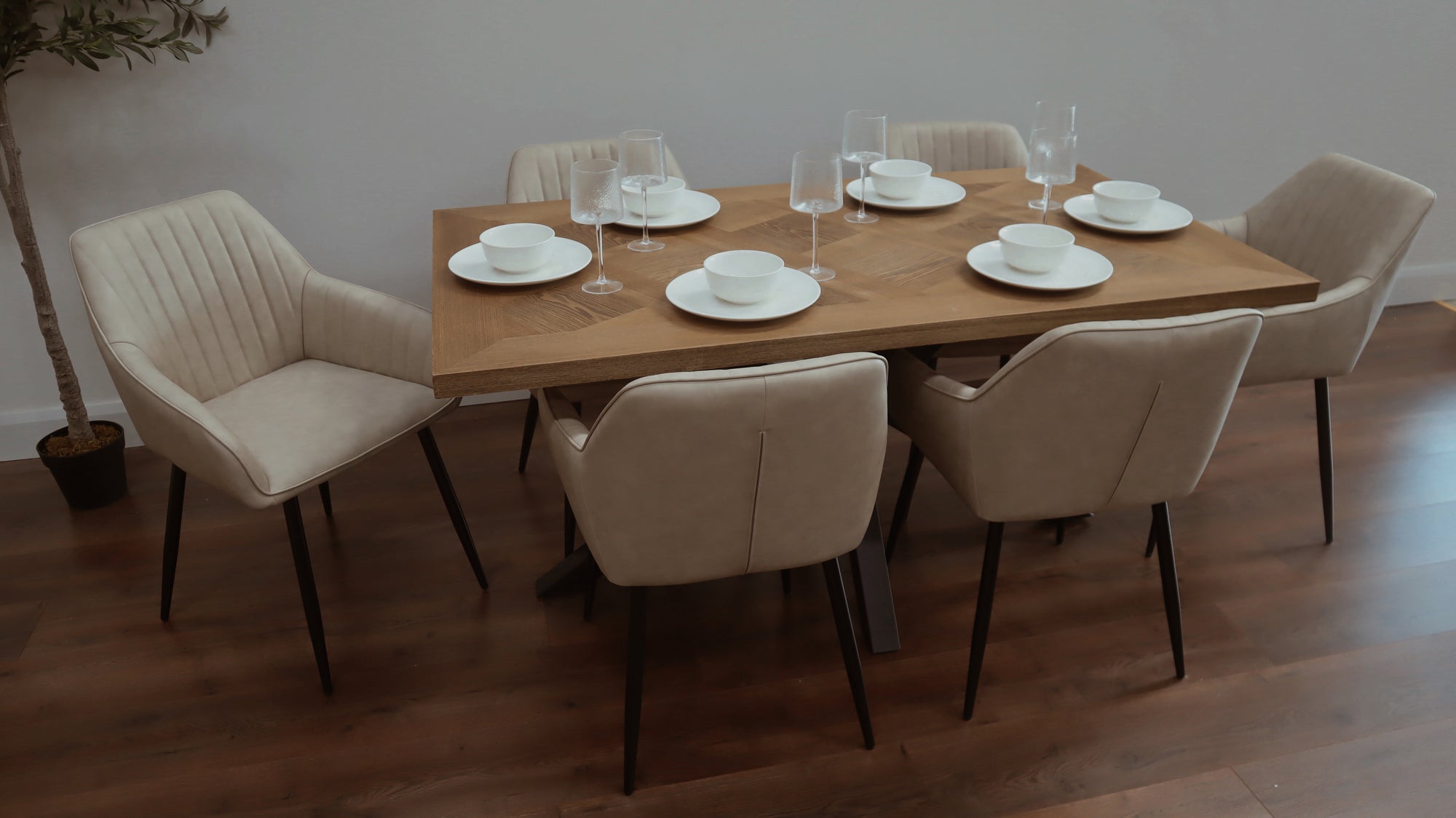 Hugo 1.6m Medium Oak Veneer+ 6 EZ Taupe PU Chairs