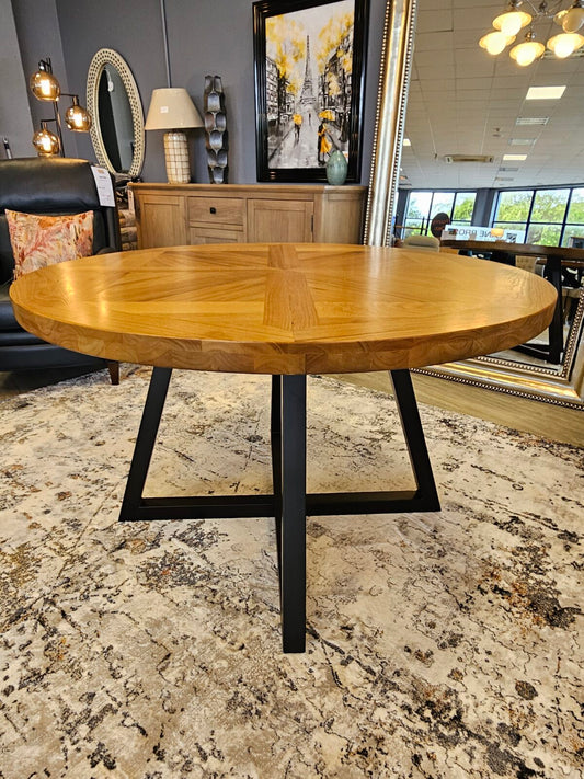 Windsor - 1.2m Round Table